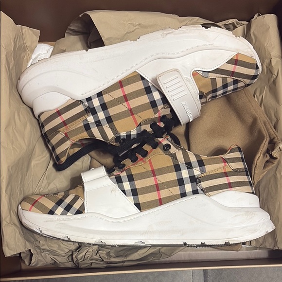Burberry sneakers - Picture 2 of 12